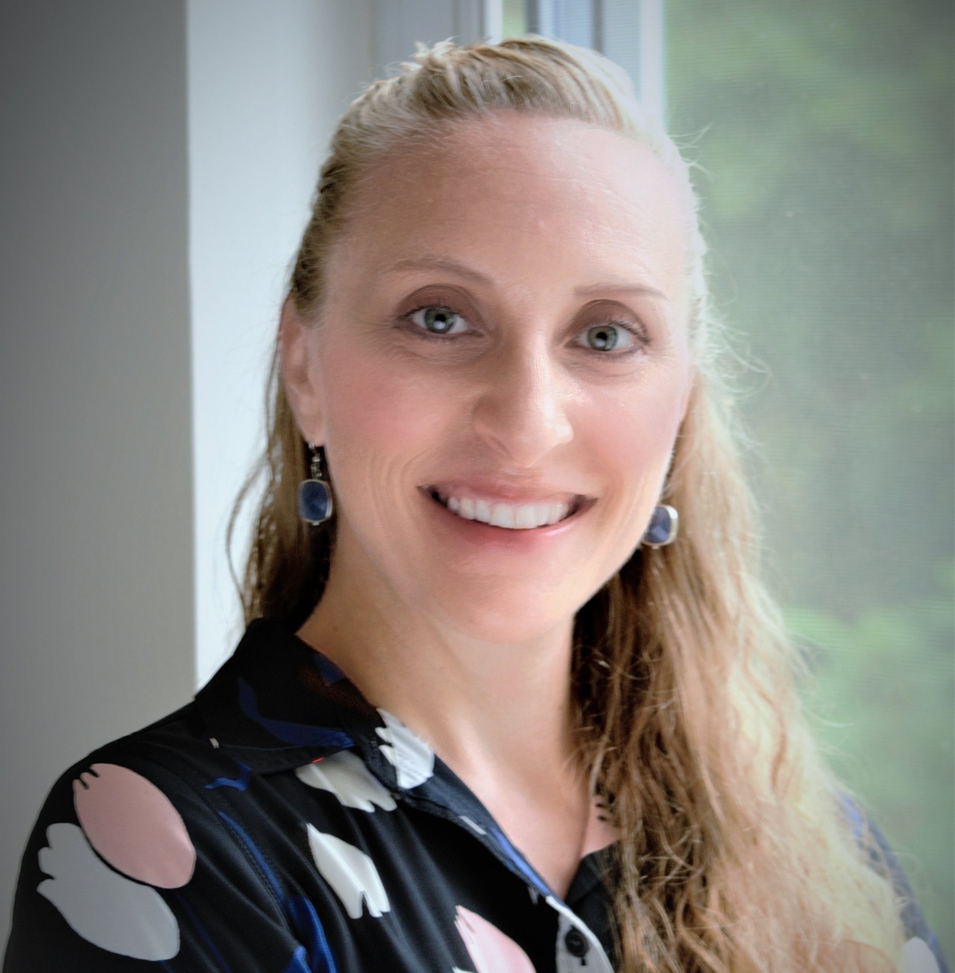 Tiffany Gendron Headshot-1